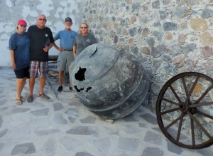 What contrasts, Satellite and Wagon Wheel
